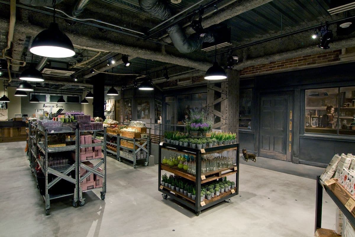 awrsame_store_m10.jpg