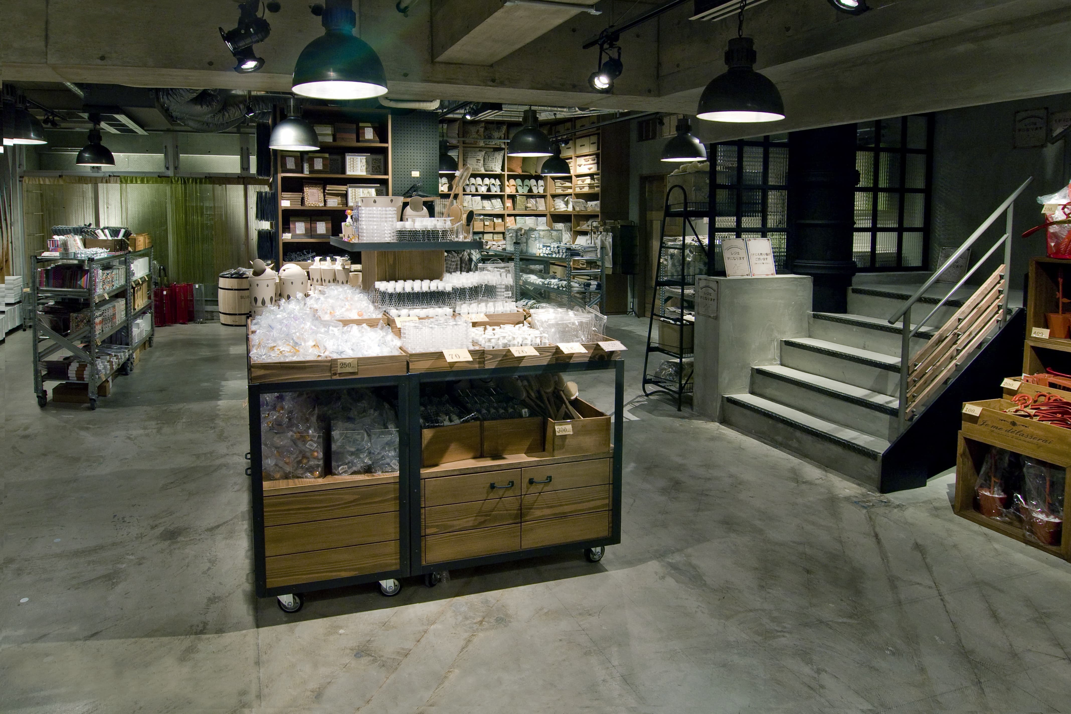 awrsame_store_m08.jpg