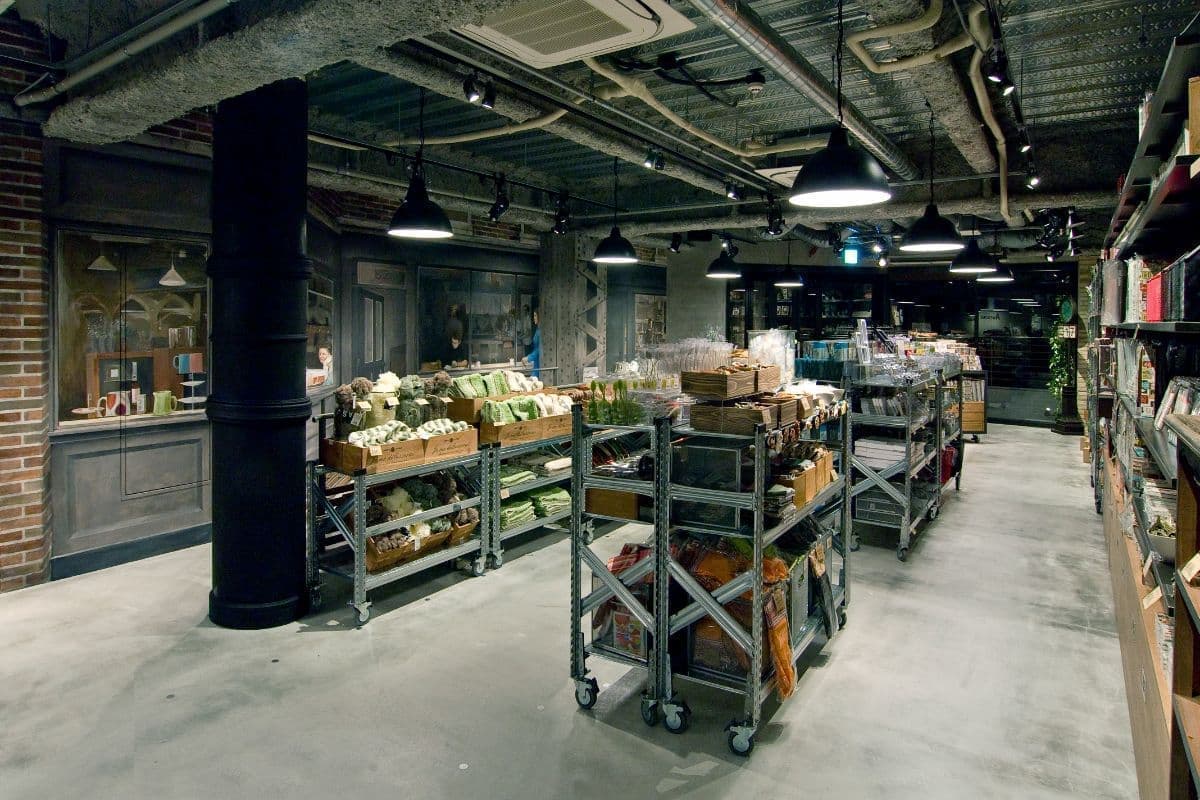awrsame_store_m13.jpg